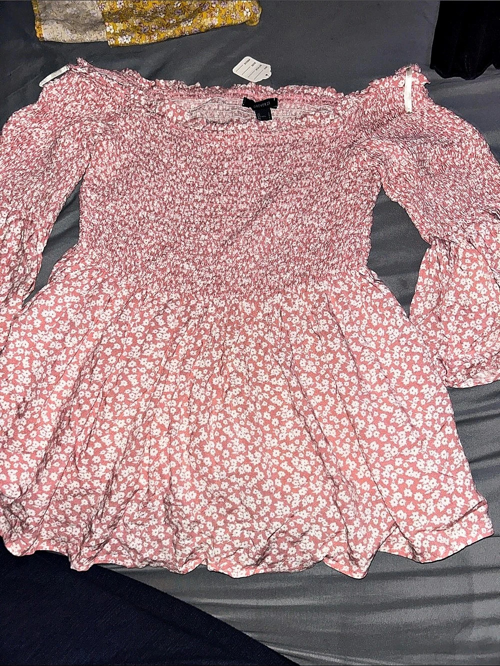 Forever 21 Floral blouse in Pink & White Size large